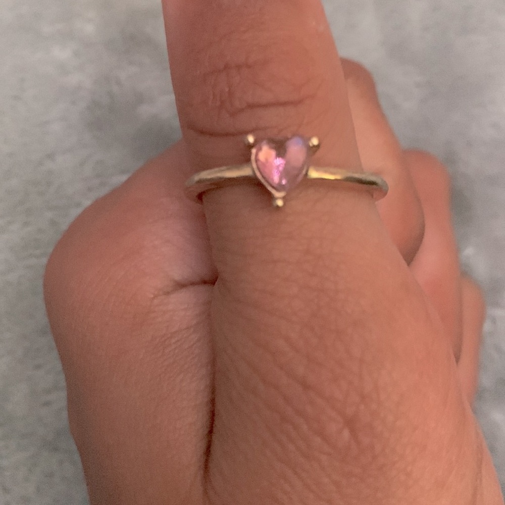 Pretty heart ring